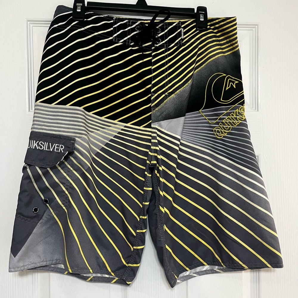 Men’s Quick silver swim trunks.  Size 34